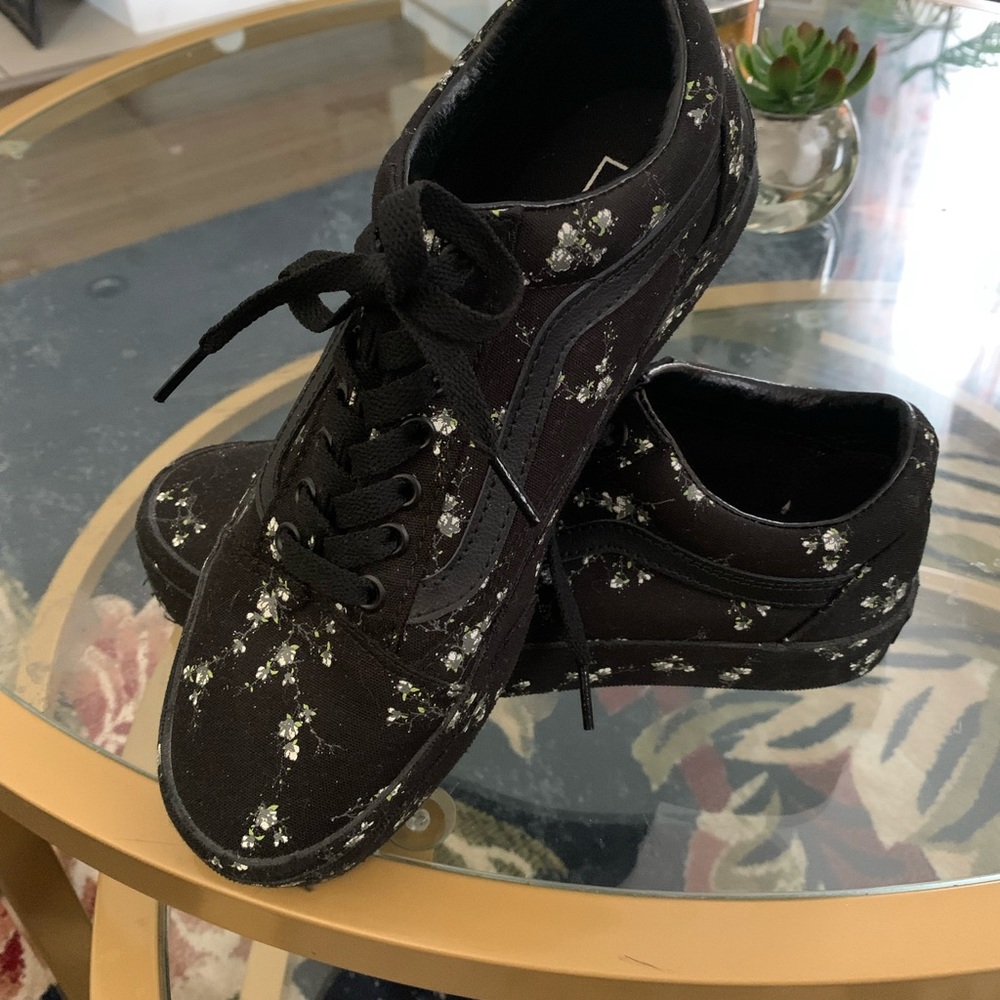 Vans authentic skate shoe